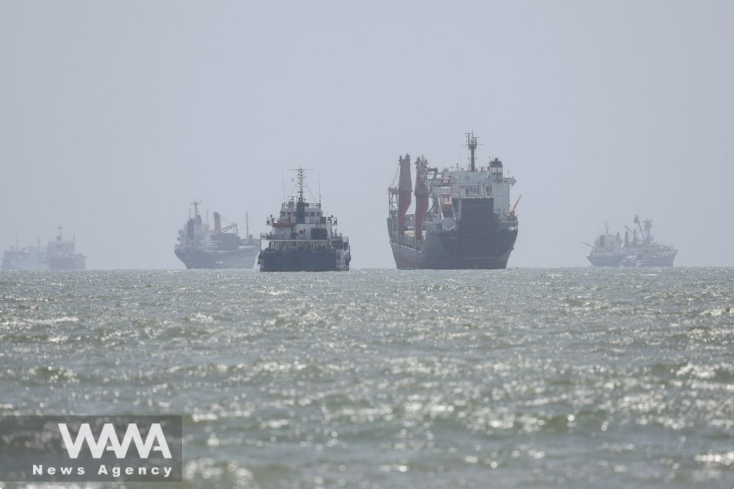 Iran nã tên lửa vào tàu sân bay, tàu khu trục Mỹ