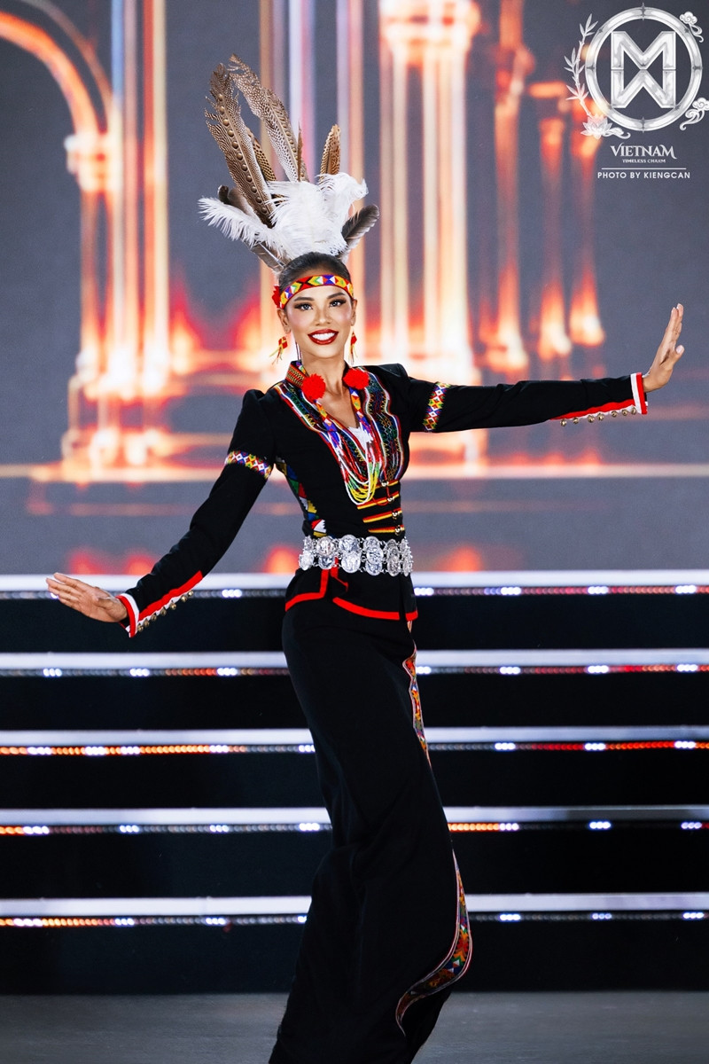 https://static-images.vnncdn.net/vps_images_publish/000001/000003/2026/9/6/miss-malaysia-015-465.jpg