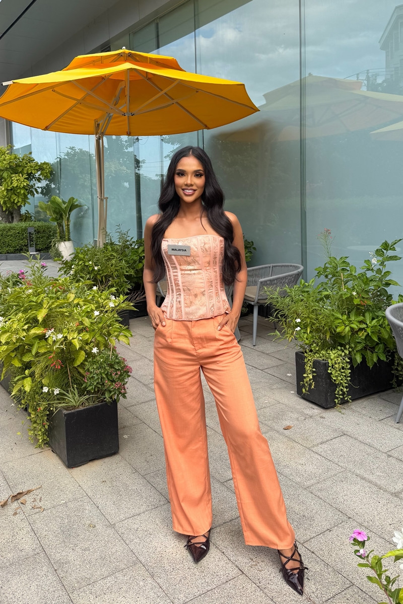 https://static-images.vnncdn.net/vps_images_publish/000001/000003/2026/9/6/miss-malaysia-019-469.jpg