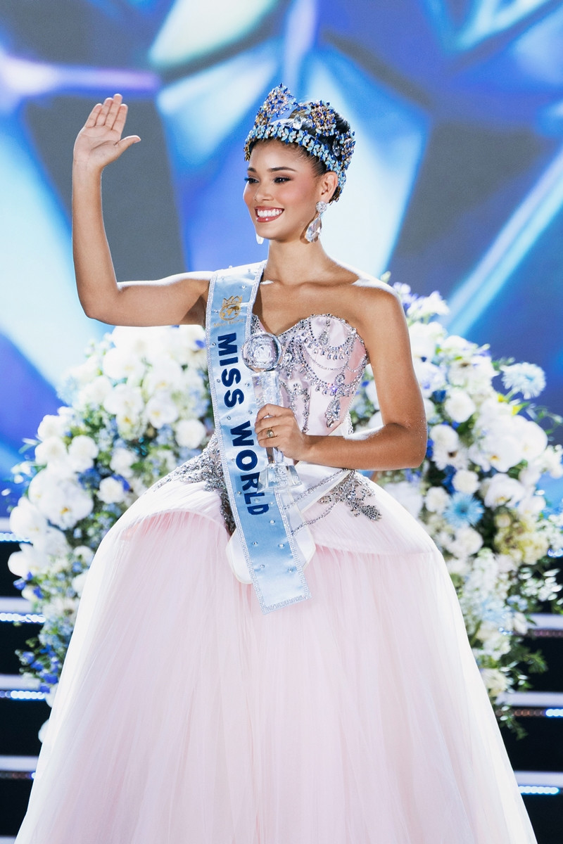 https://static-images.vnncdn.net/vps_images_publish/000001/000003/2026/9/6/miss-world-030-186.jpg