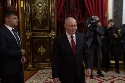 Tổng thống Nga Putin họp kín với các phái viên của ông Trump