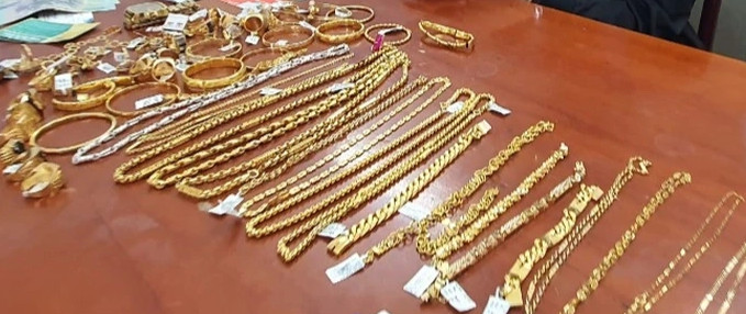 Trộm vàng.jpg