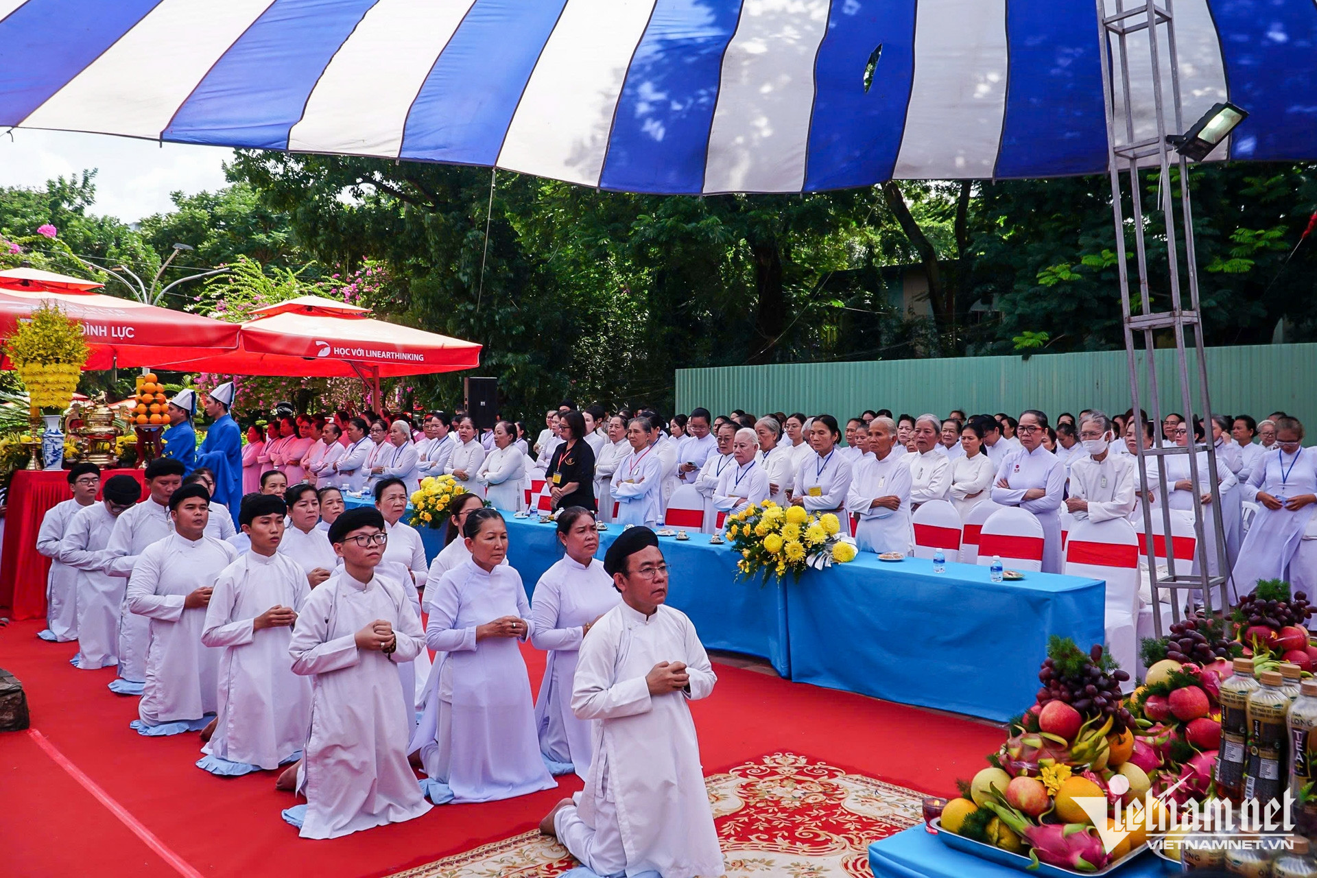 https://static-images.vnncdn.net/vps_images_publish/000001/000003/2026/9/6/w-cao-dai-tphcm-nguyen-hue-2-947.jpg