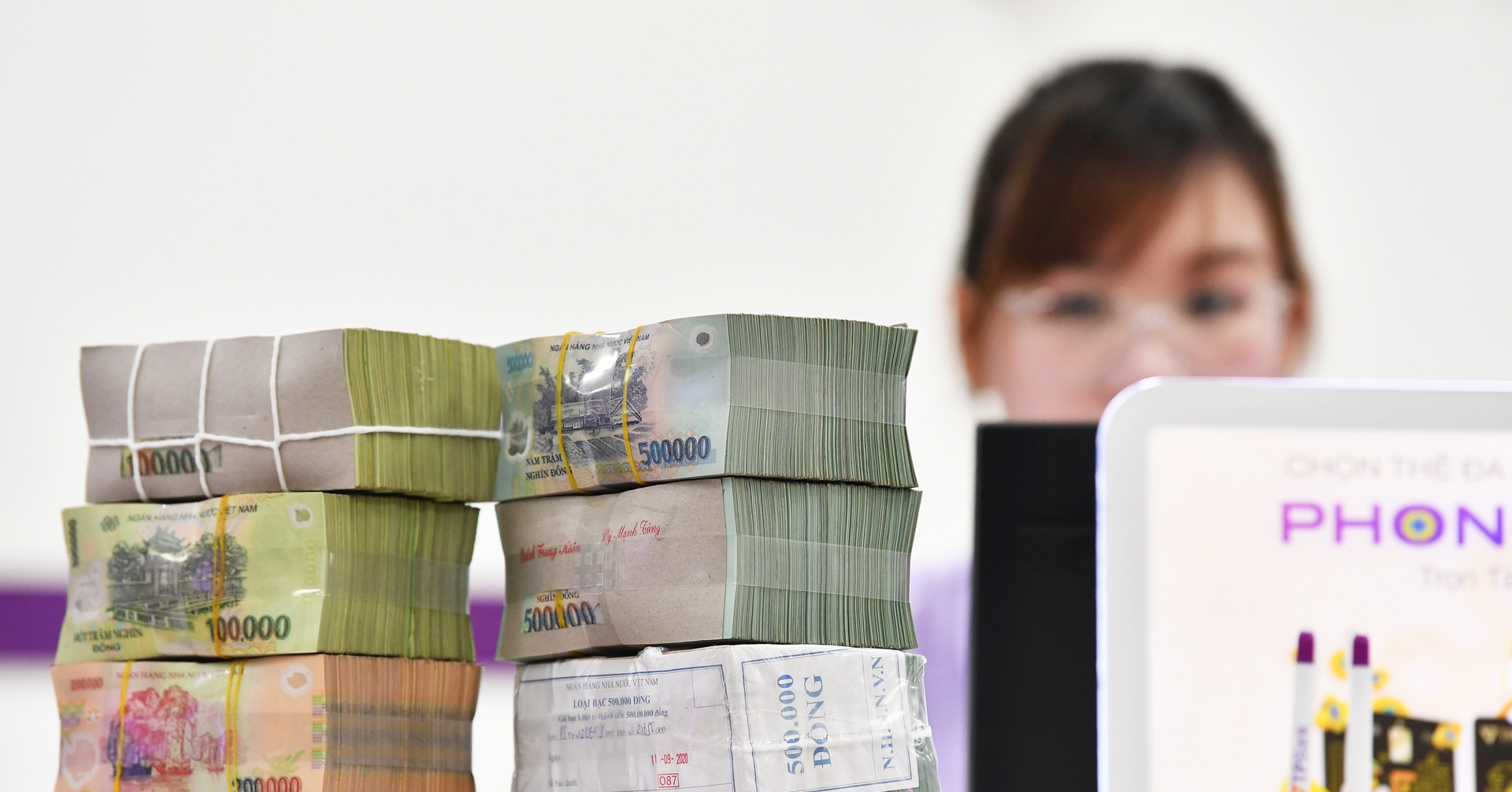 Lãi suất ngân hàng hôm nay 7/9/2026: Nhà băng tặng nhà cho khách gửi tiền