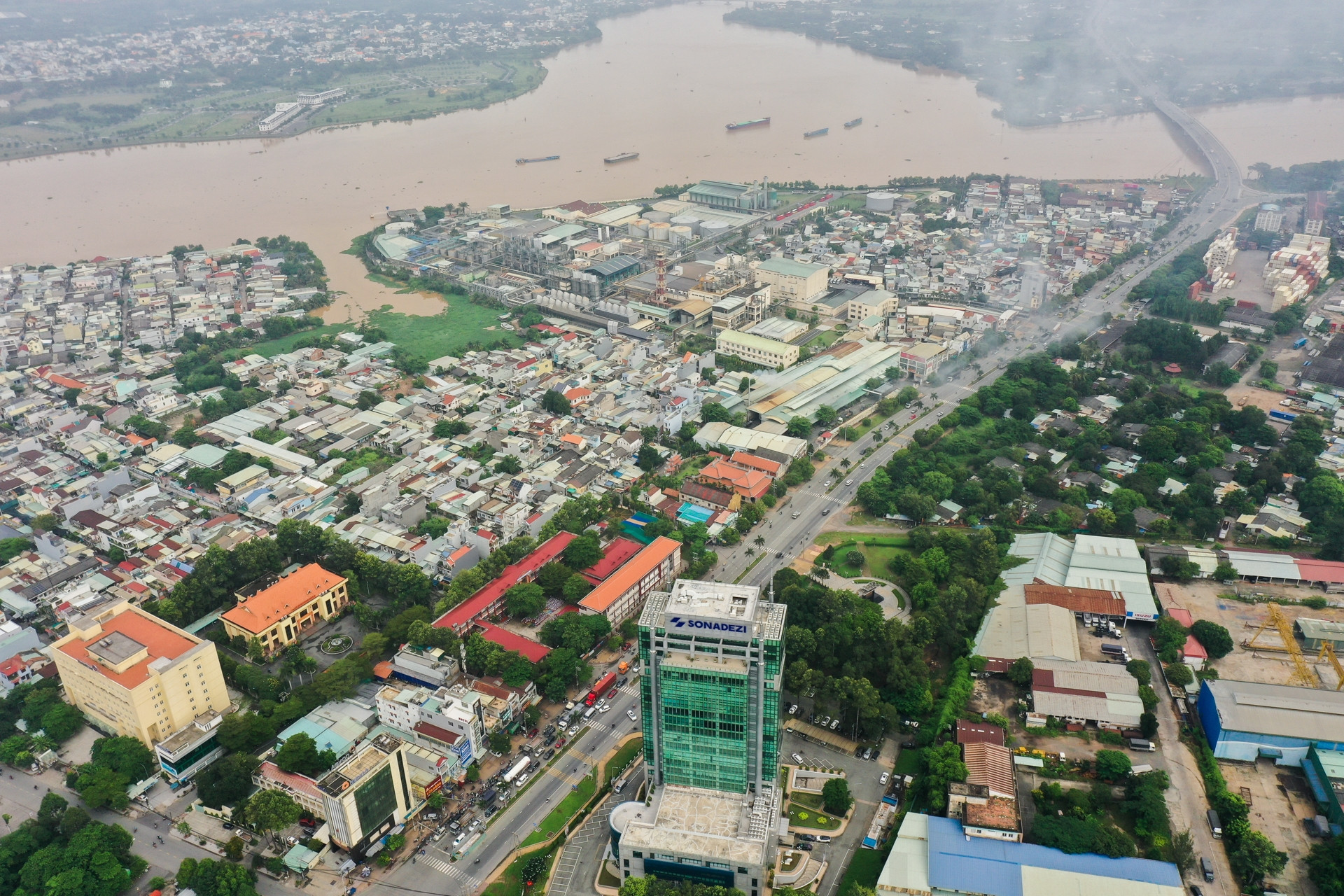 Bị bên mua phạt cọc, chủ đất kiện cơ quan đăng ký đất đai, đòi bồi thường 2,2 tỷ