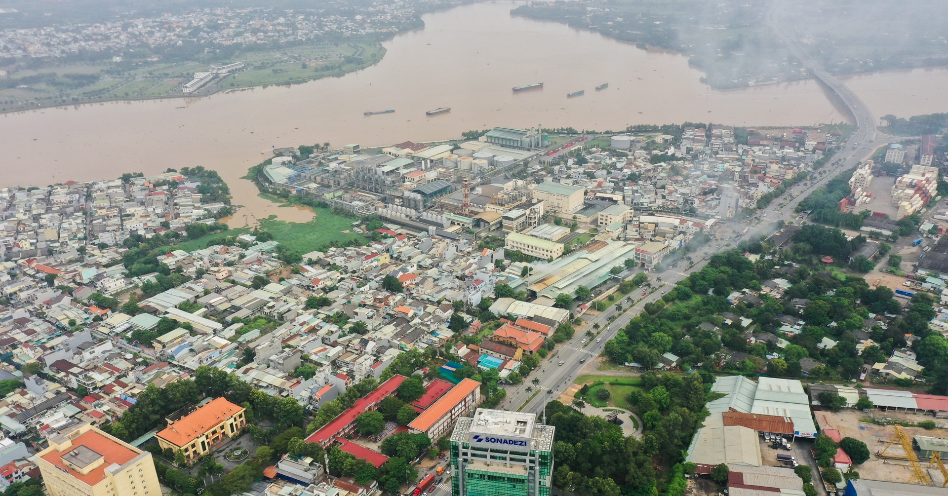 Bị bên mua phạt cọc, chủ đất kiện cơ quan đăng ký đất đai, đòi bồi thường 2,2 tỷ