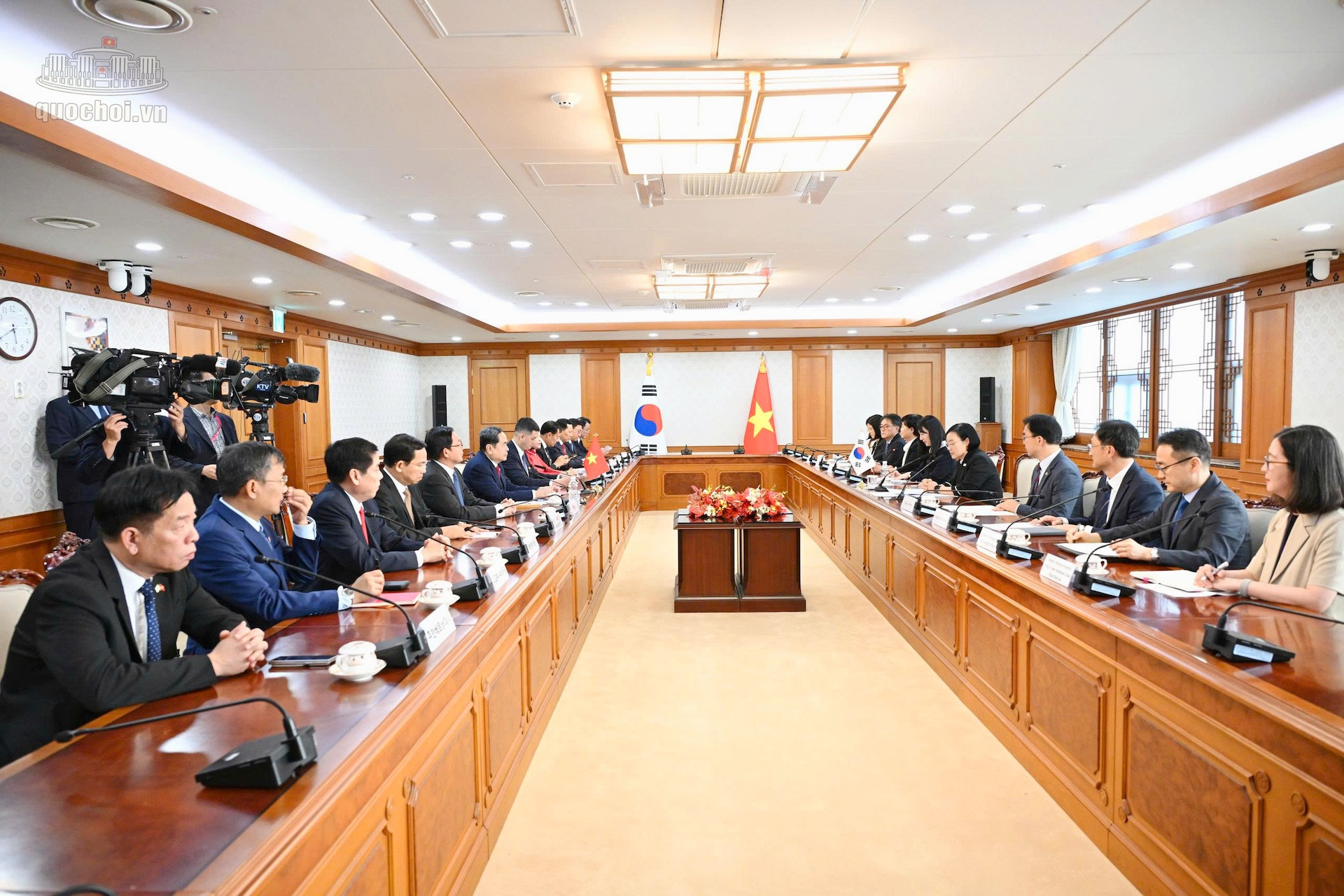 Chủ tịch Quốc hội Trần Thanh Mẫn hội kiến Thủ tướng Hàn Quốc Han Seong-sook