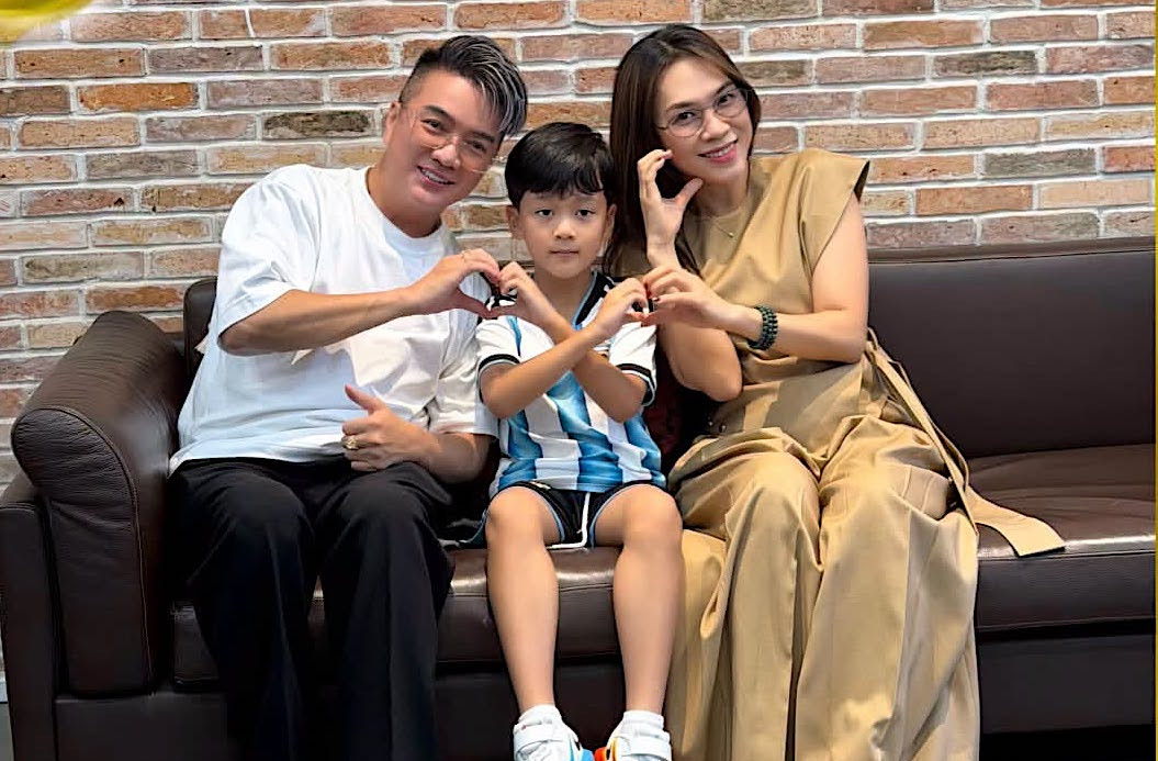 Con trai Đàm Vĩnh Hưng thần tượng Mỹ Tâm, vợ chồng Hồ Quỳnh Hương quấn quýt