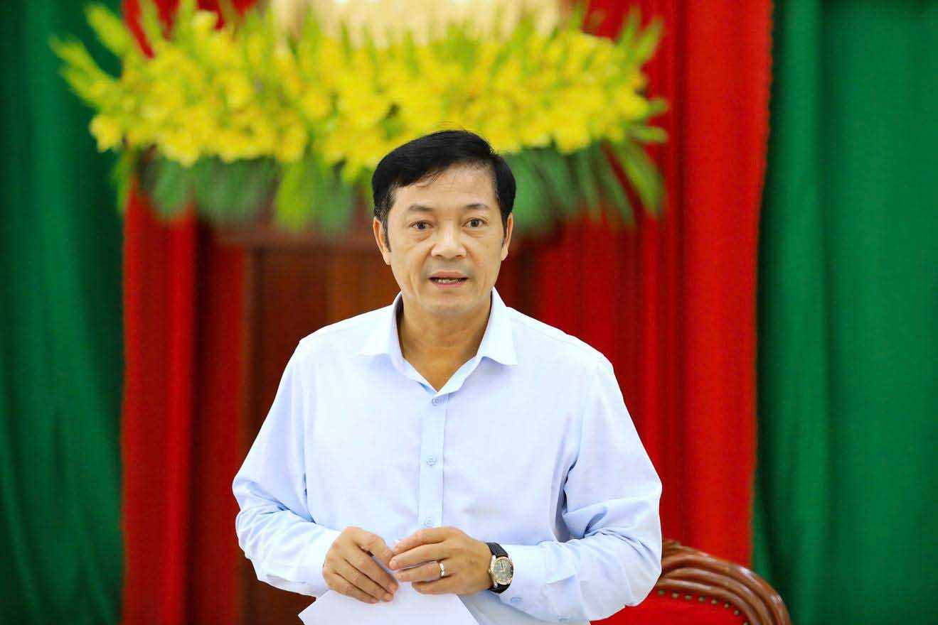 dong chi le trong yen uy vien ban thuong vu tinh uy pho chu tich thuong truc ubnd tinh.jpg