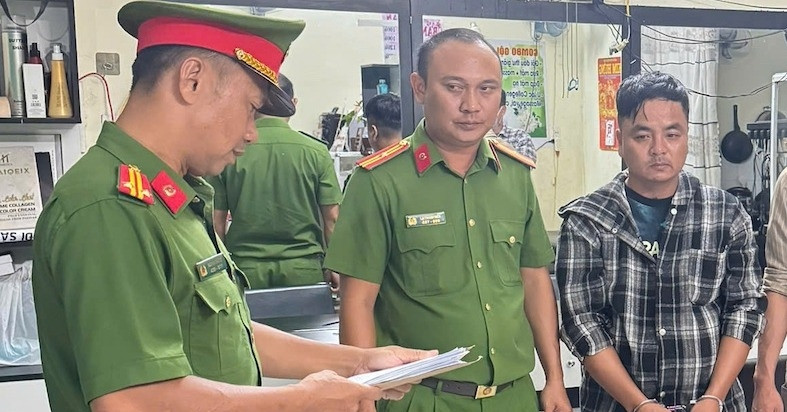 Lời khai của nhóm đối tượng dùng còng số 8 khống chế người, ép viết giấy nợ