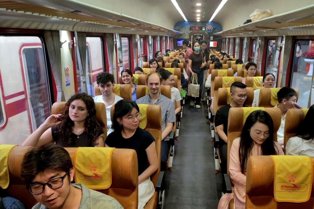 Phó giám đốc BV Bạch Mai nói về hành trình 500 y bác sĩ đi tàu về Ninh Bình mỗi ngày