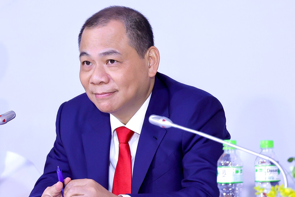VN-Index giảm mạnh, ông Phạm Nhật Vượng trụ vững top 60 tỷ phú thế giới