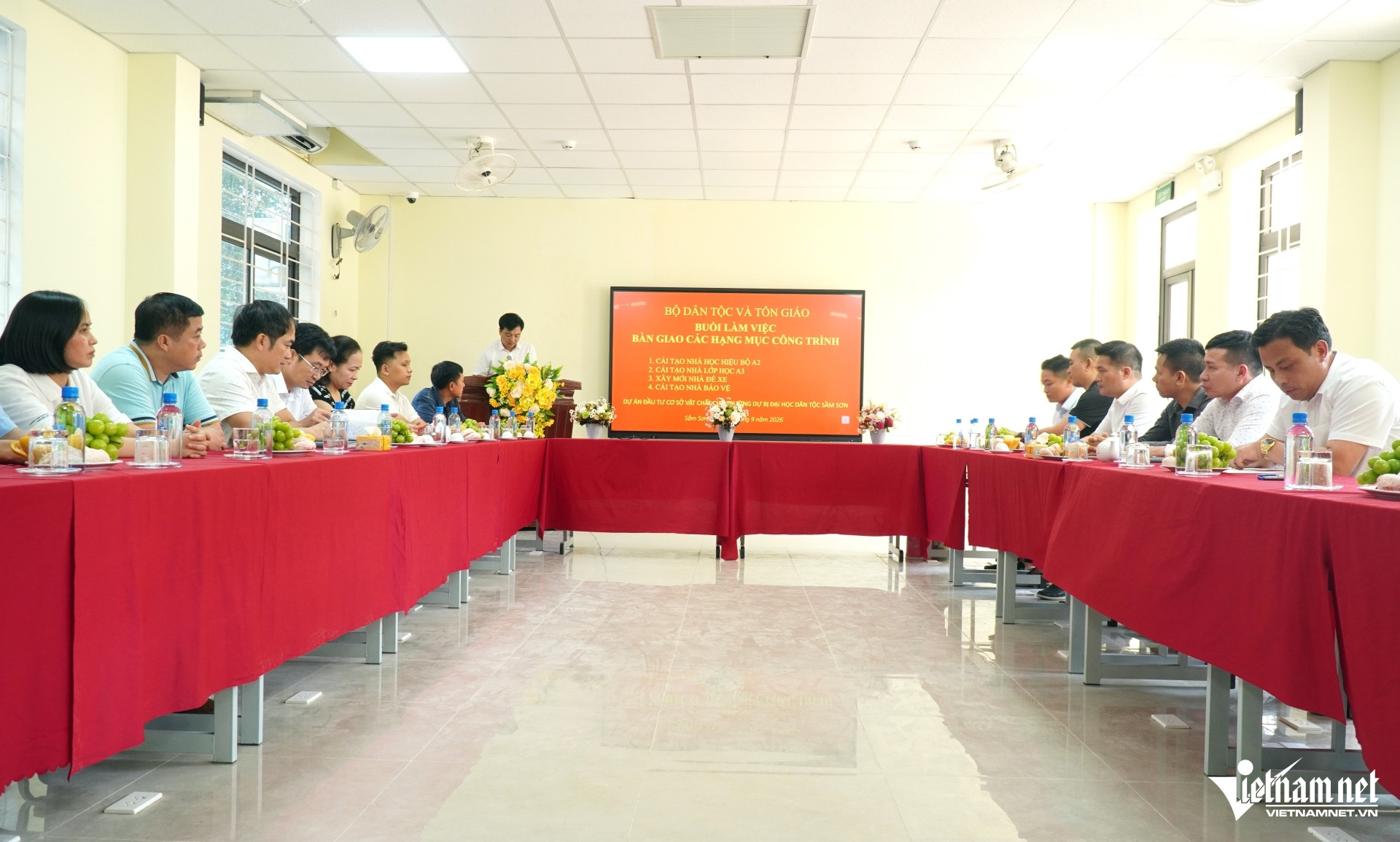 W-a1Bàn giao các hạng mục công trình.JPG.jpg