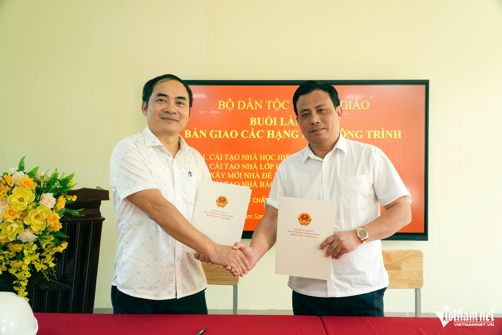W-a6Bàn giao các hạng mục công trình.JPG.jpg