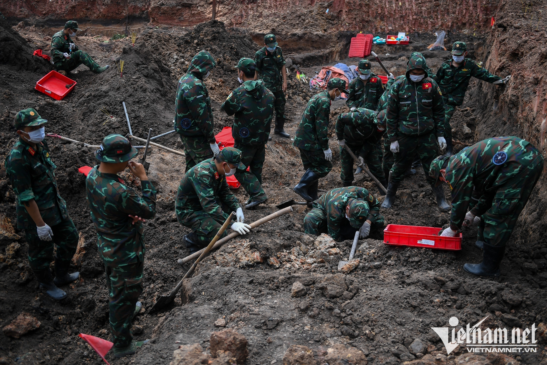 Box https://static-images.vnncdn.net/vps_images_publish/000001/000003/2026/9/7/w-quy-tap-hai-cot-le-thi-rieng-nguyen-hue-14-3007.jpg