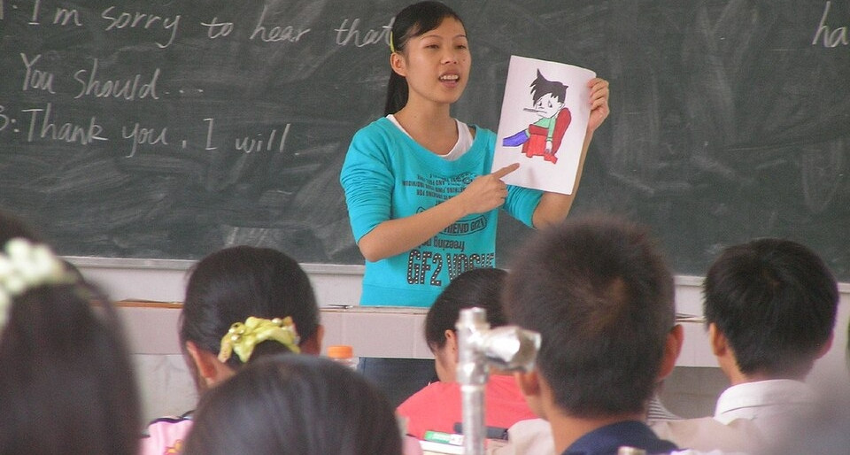 Giáo viên Toán kêu gọi hạ vị thế Tiếng Anh trong trường học, dư luận dậy sóng