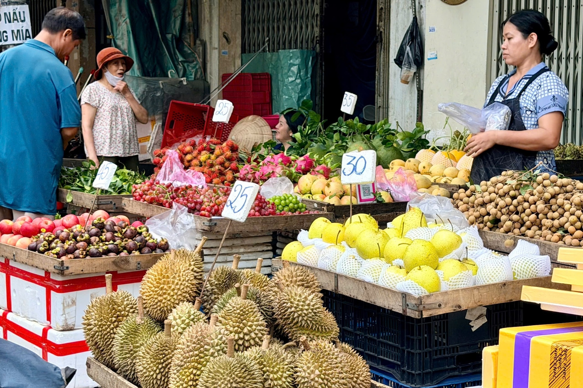 Sầu riêng 25.000 đồng/kg hút khách, loại cao cấp giá tới 1,8 triệu đồng