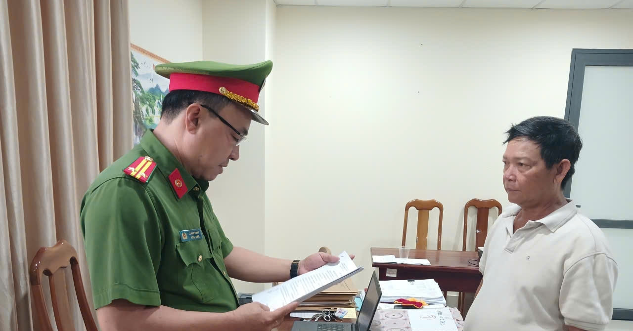 Khởi tố giám đốc dùng hóa đơn khống hợp thức hóa cát lậu
