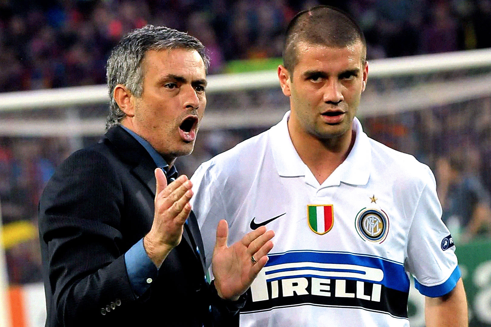 Mourinho Chivu.jpg