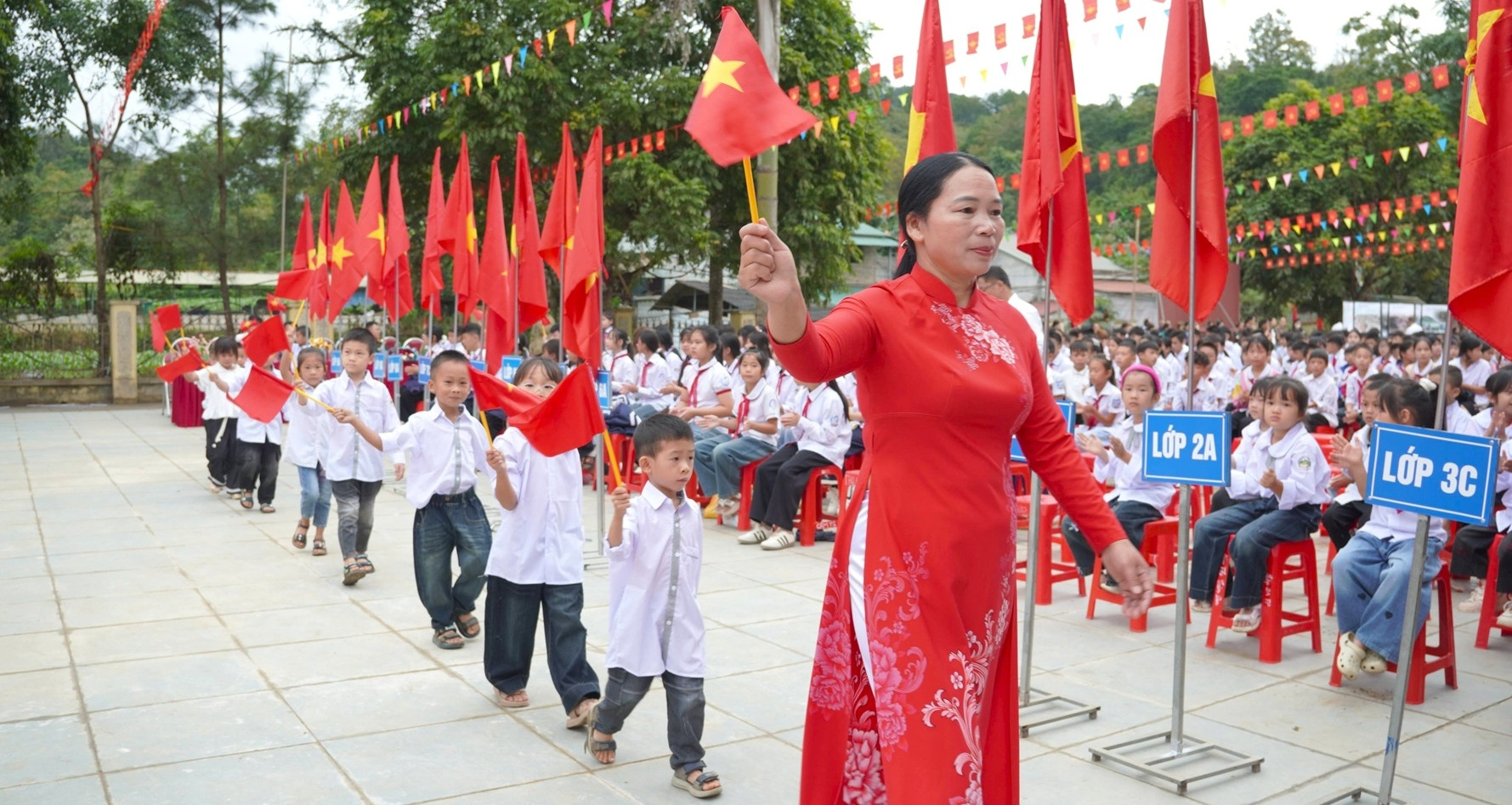 Từ lá thư dạy trẻ gấp chăn, nhặt rác đến dạy chữ đi đôi với dạy người
