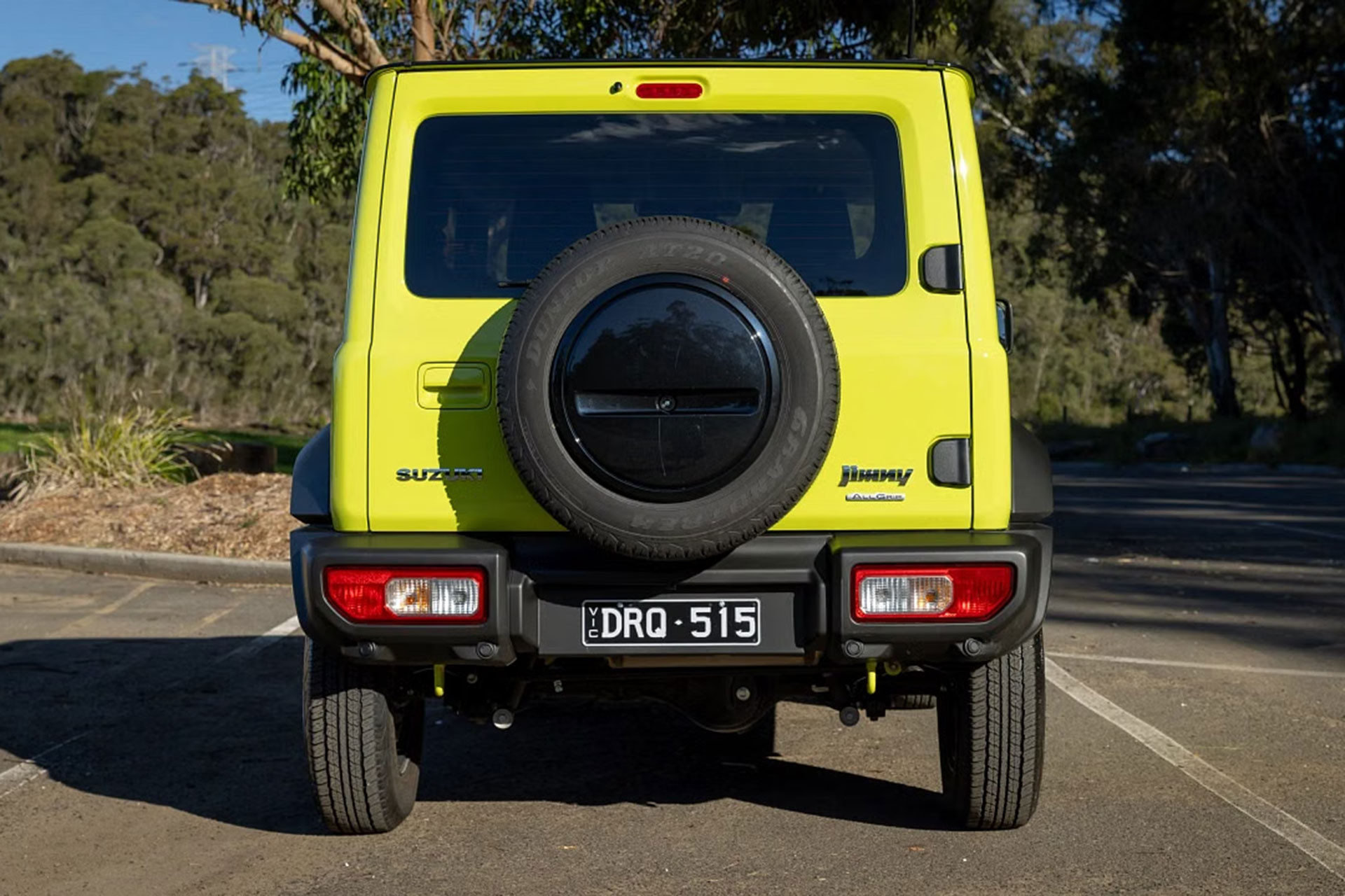 https://static-images.vnncdn.net/vps_images_publish/000001/000003/2026/9/8/suzuki-jimny-14-2260.jpg