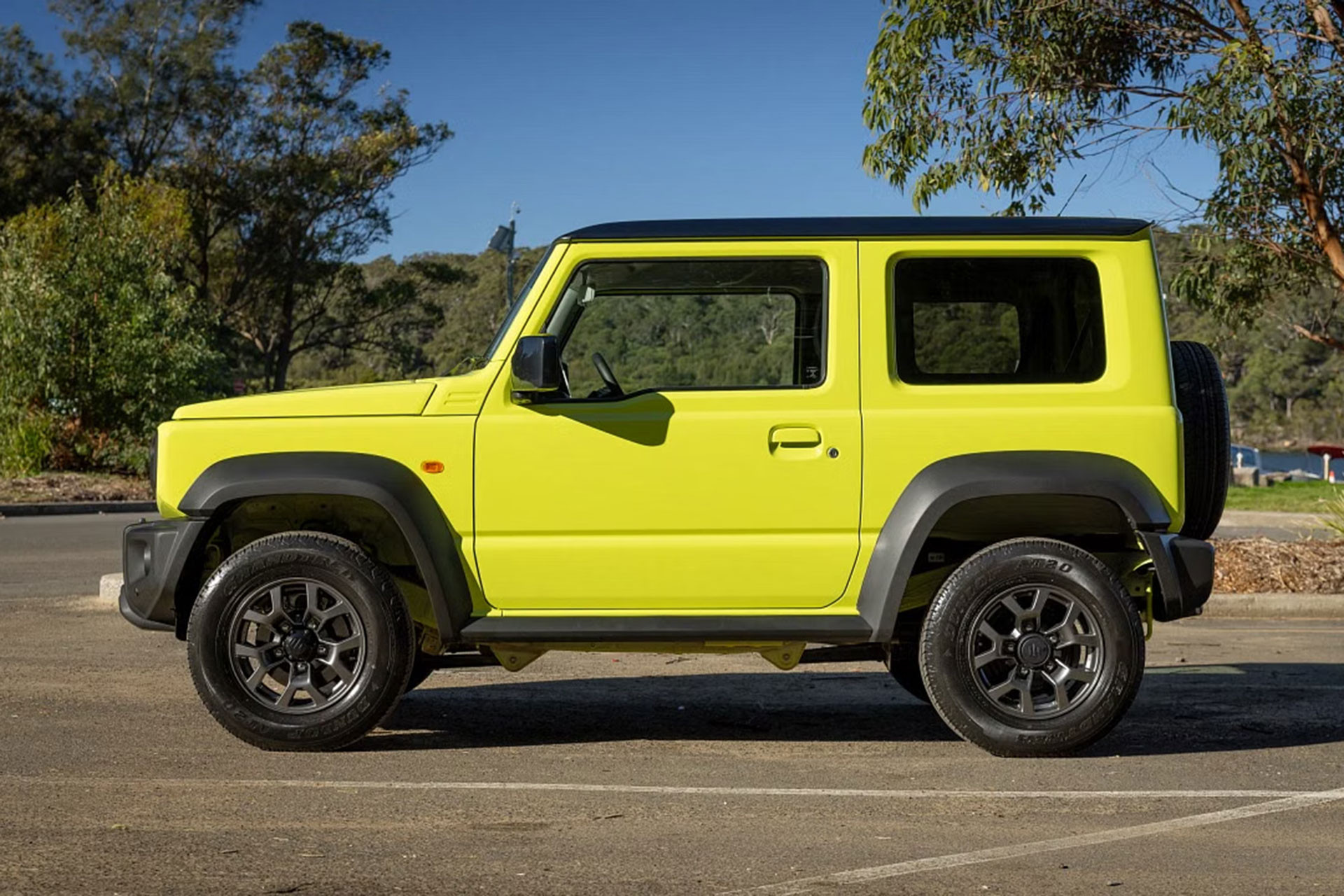 https://static-images.vnncdn.net/vps_images_publish/000001/000003/2026/9/8/suzuki-jimny-4-2259.jpg