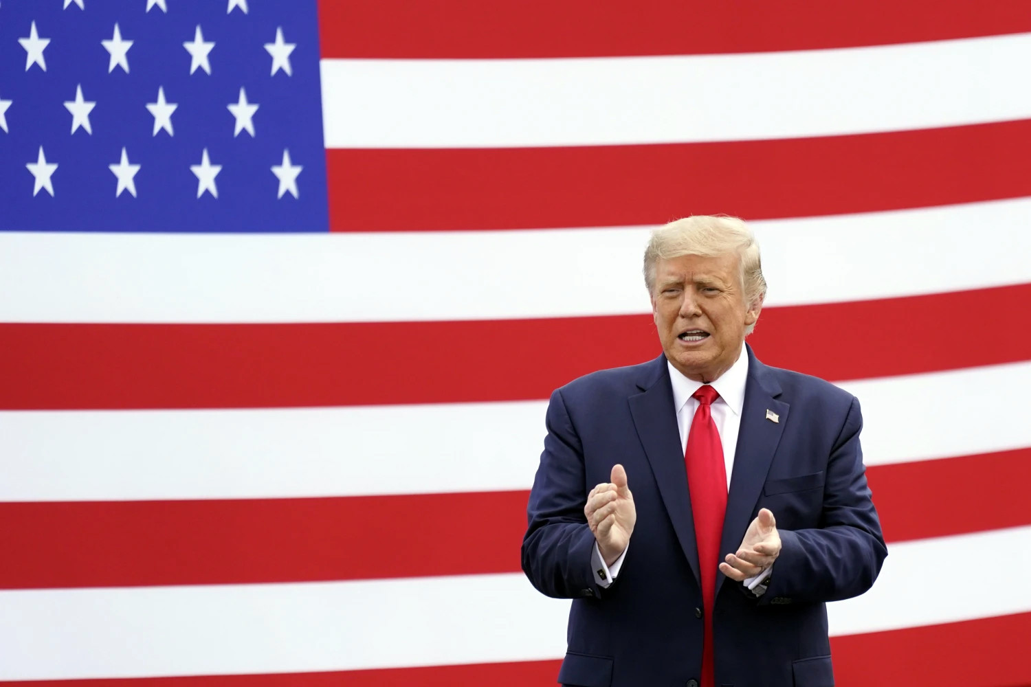 Tong thong Trump NBC.jpg