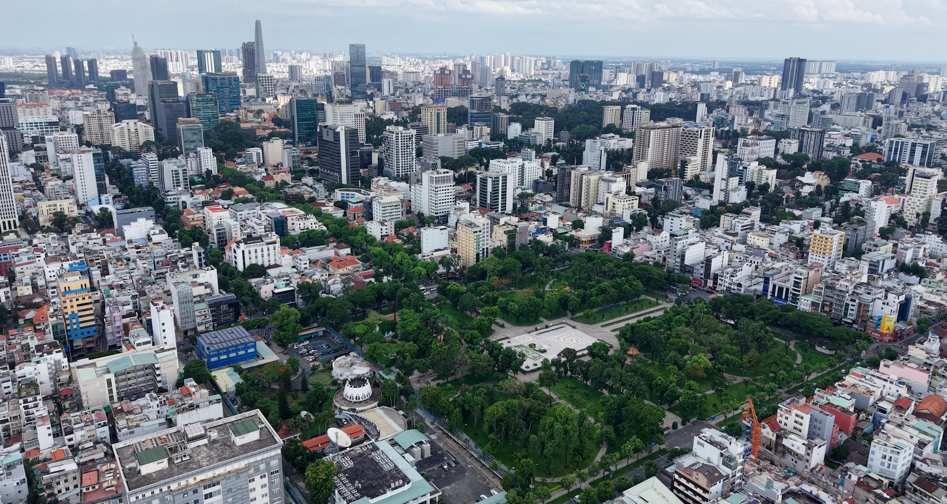 TPHCM phản hồi đề xuất làm bãi xe, trung tâm thương mại dưới các công viên