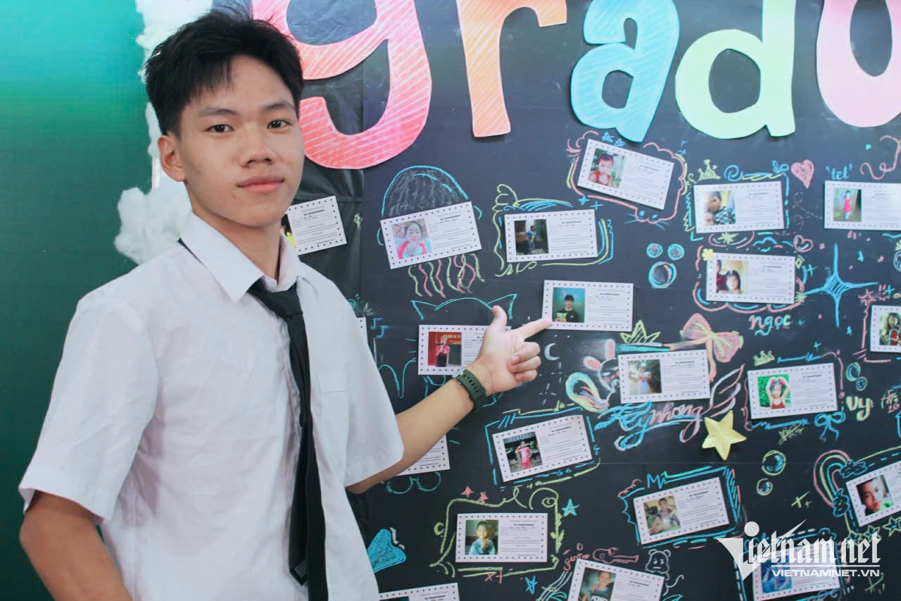 W-Thò Bá Xa trong một hoạt động tại Trường Phổ thông DTNT Nghệ An. .jpg