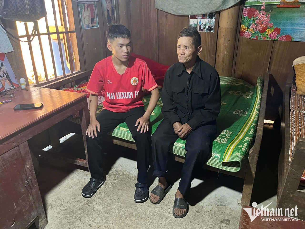 W-Thò Bá Xa và ông nội Thò Chồng Chớ trước ngày nhập học
Trường Sĩ quan Lục quân I.jpg