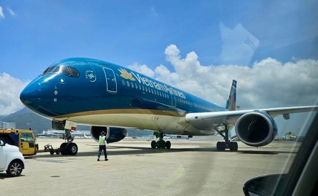 1. Chuyến bay VN524 của Vietnam Airlines hành trình TP.HCM   Thượng Hải đã chuyển hướng hạ cánh xuống sân bay Hong Kong để hỗ trợ y tế khẩn cấp cho một hành khách có v….jpg