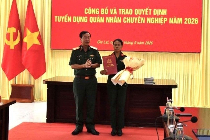 Bộ Quốc phòng tuyển dụng vợ của chiến sĩ hy sinh khi cứu 2 người bị điện giật
