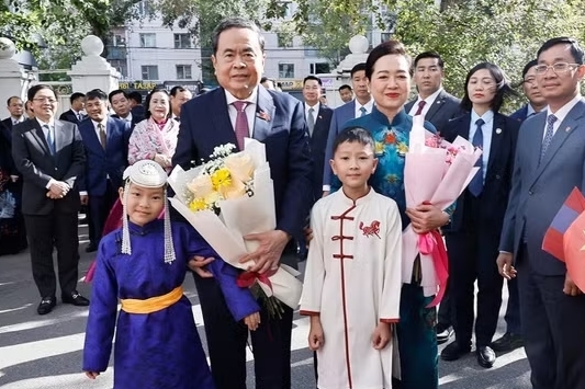 Chủ tịch Quốc hội Trần Thanh Mẫn gặp gỡ cộng đồng kiều bào tại Mông Cổ