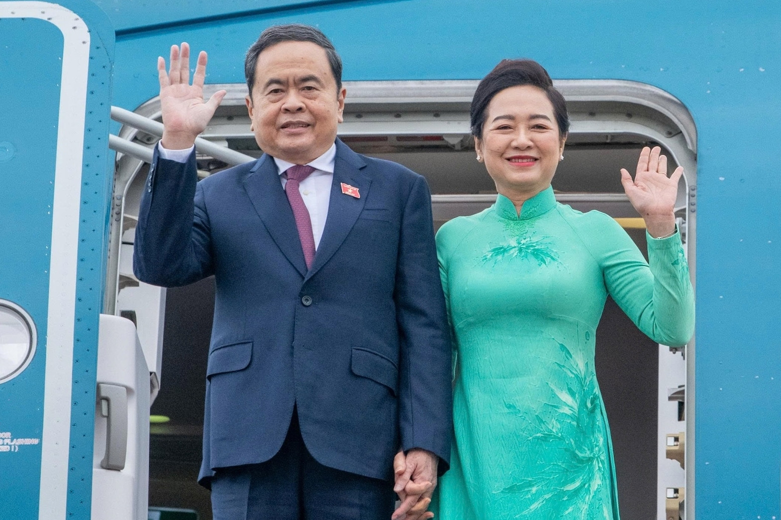 Chủ tịch Quốc hội Trần Thanh Mẫn và phu nhân lên đường thăm Mông Cổ