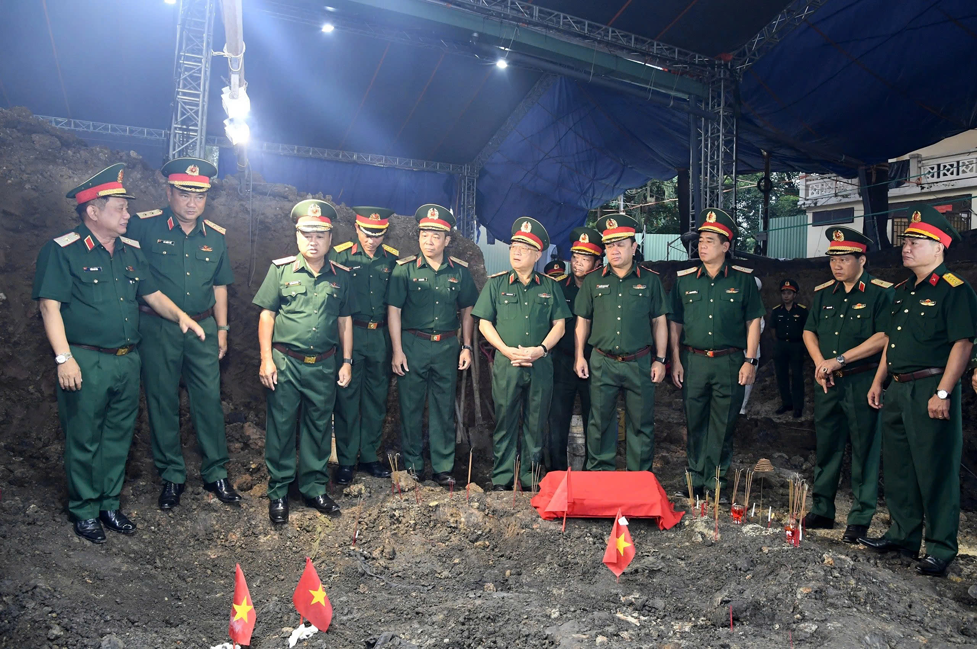 Công viên Lê Thị Riêng 001.png