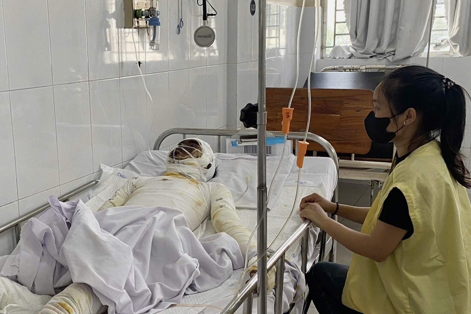 'Cứu chồng em với, 2 đứa con em không thể thiếu cha'