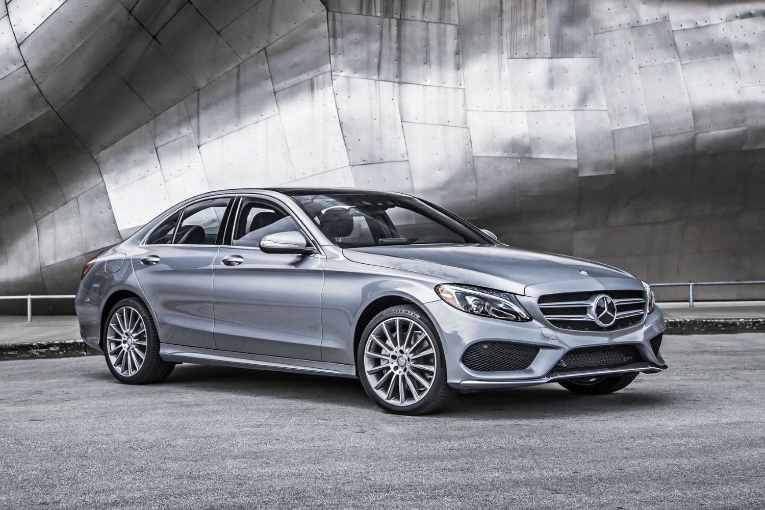 Mercedes Benz C300 2015.jpg