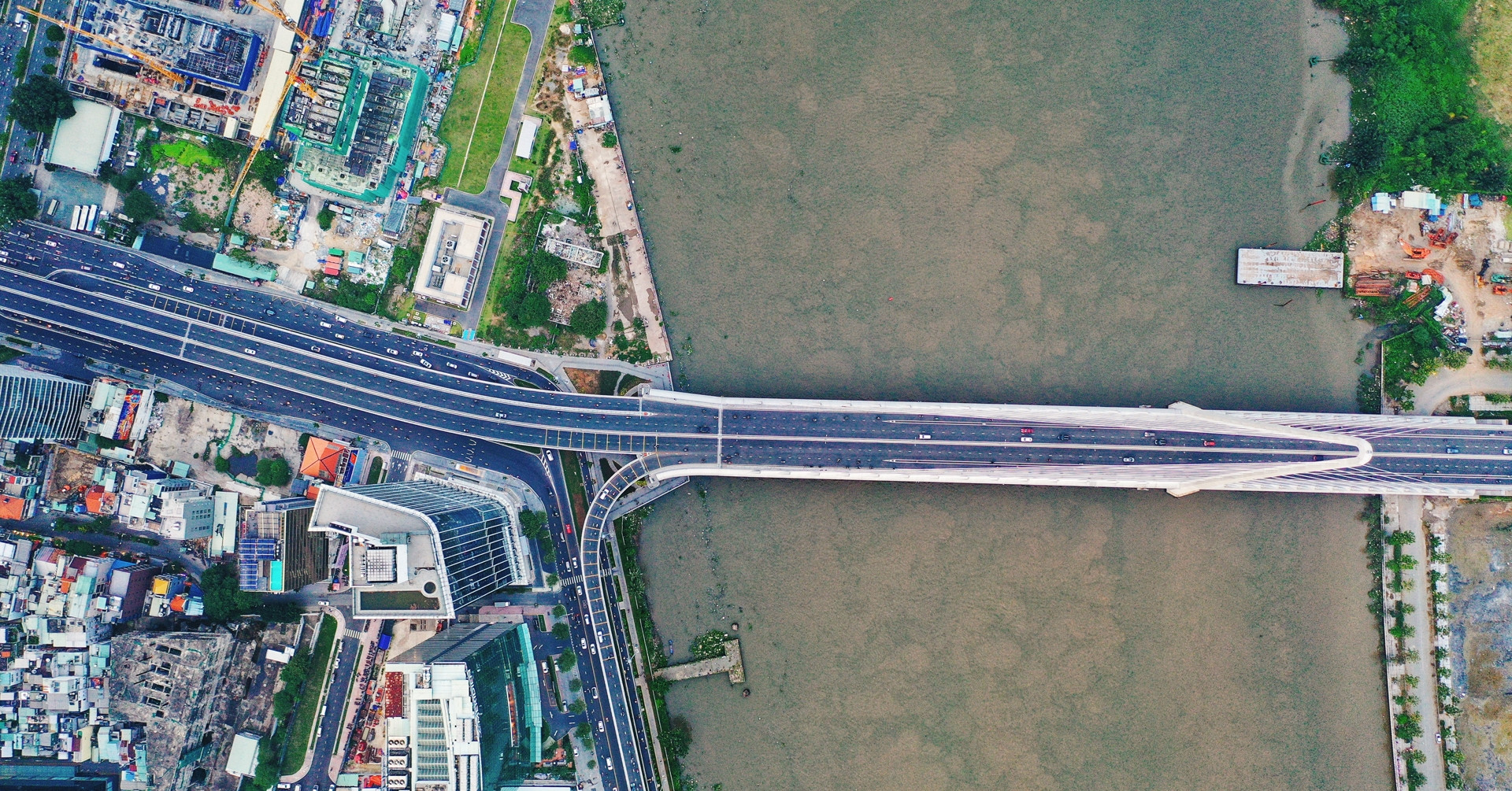 Một lô đất ký hai hợp đồng, người mua trả 370 triệu đồng cho cả anh và em
