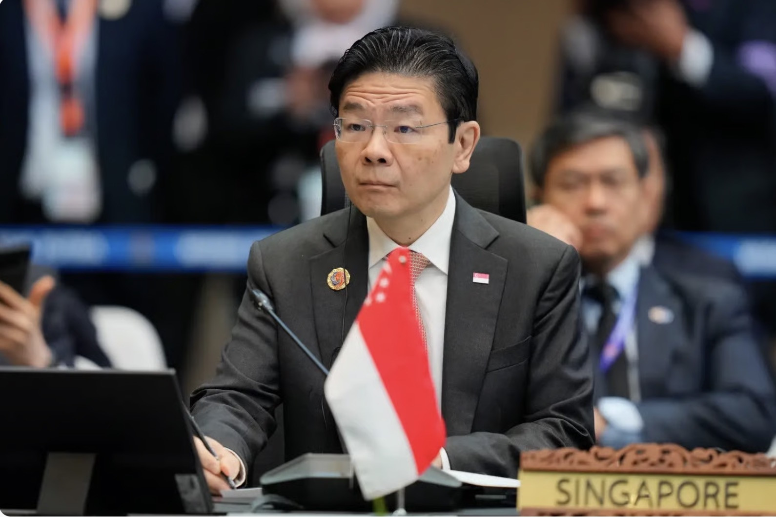 Singapore tăng lương cho thủ tướng thêm 1,1 triệu USD