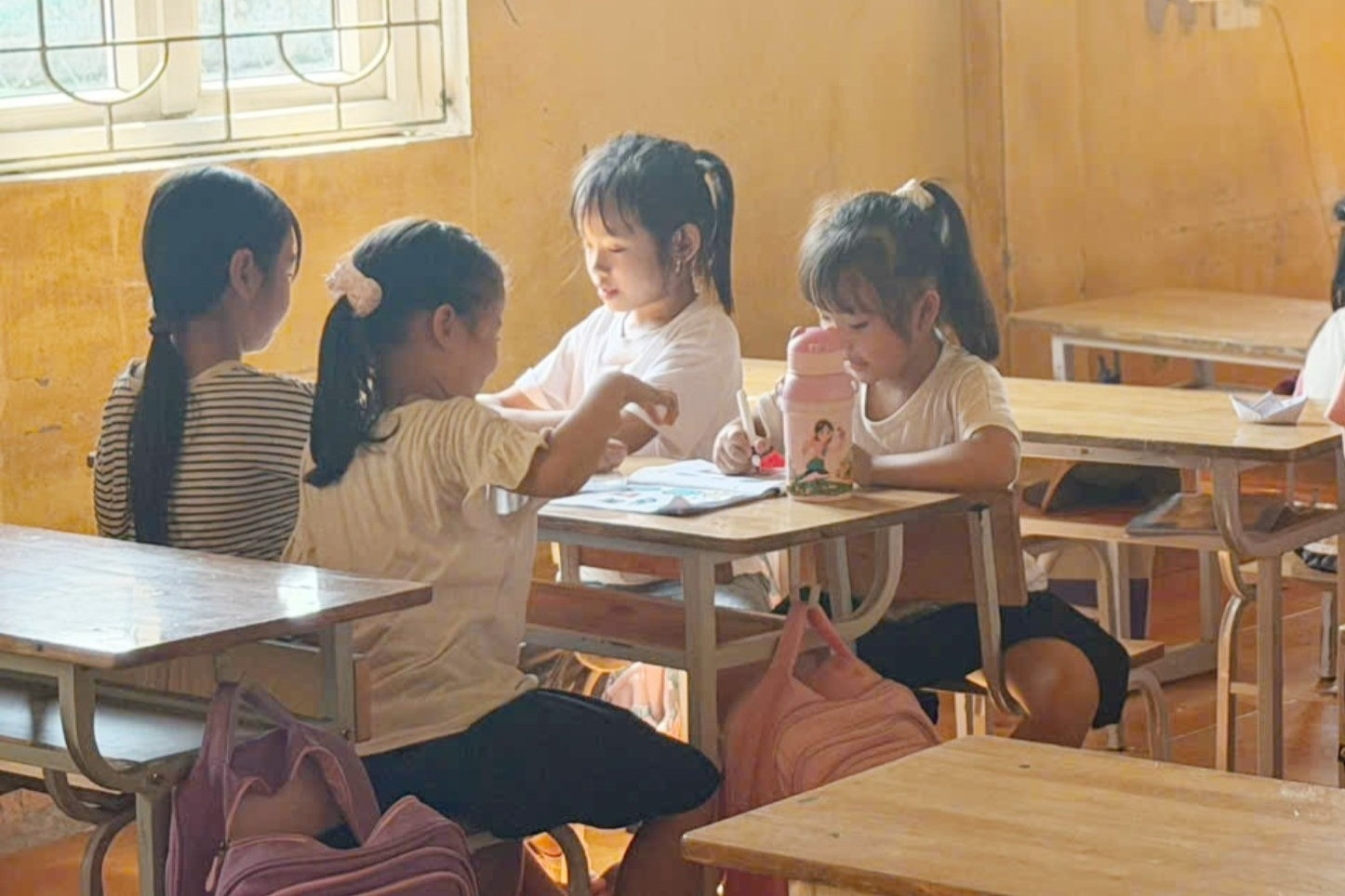 Trường ngừng bán trú, phụ huynh học sinh lớp 1 tính chuyển trường cho con