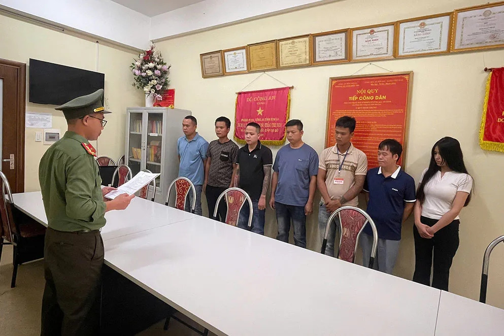 Danh tính 7 đối tượng liên quan vụ livestream bán 500.000 đồng/xô cát đãi vàng