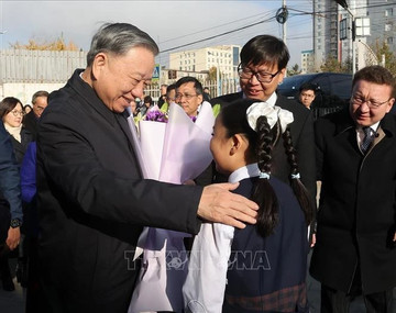 Top leader visits school named after late President in Ulaanbaatar