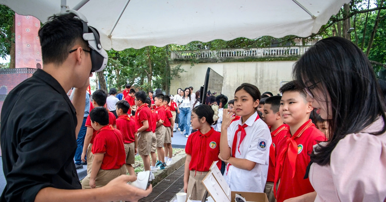 Commemorating 70 years of Hanoi's liberation with innovative technology