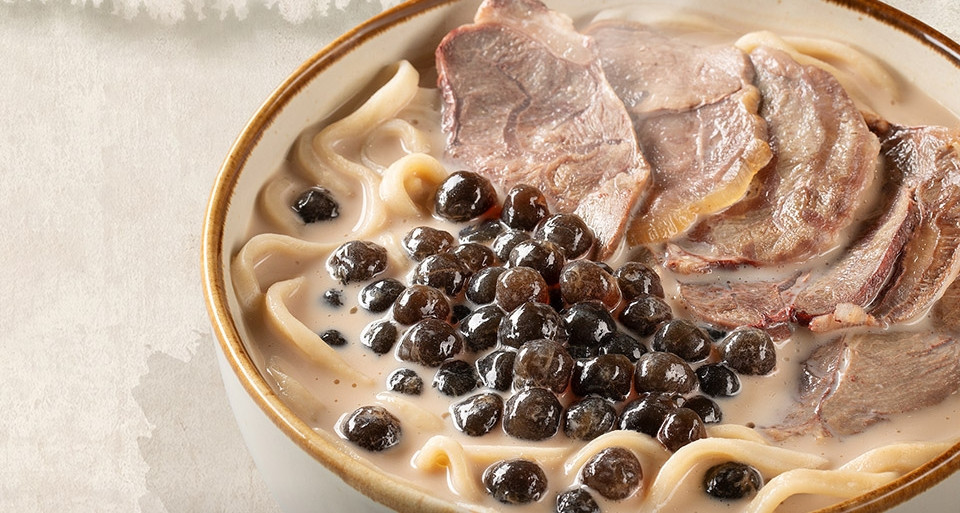 International news highlights Vietnam's unusual milk tea noodle creation