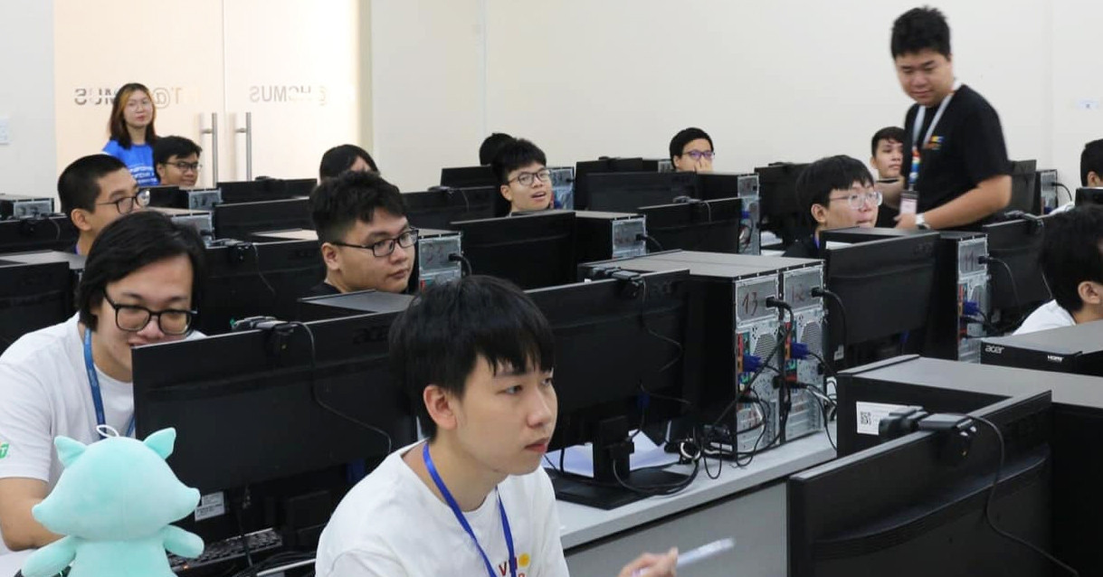 若者は良い仕事に就くためにAI、ブロックチェーン、コーディングを学ぶ必要がある