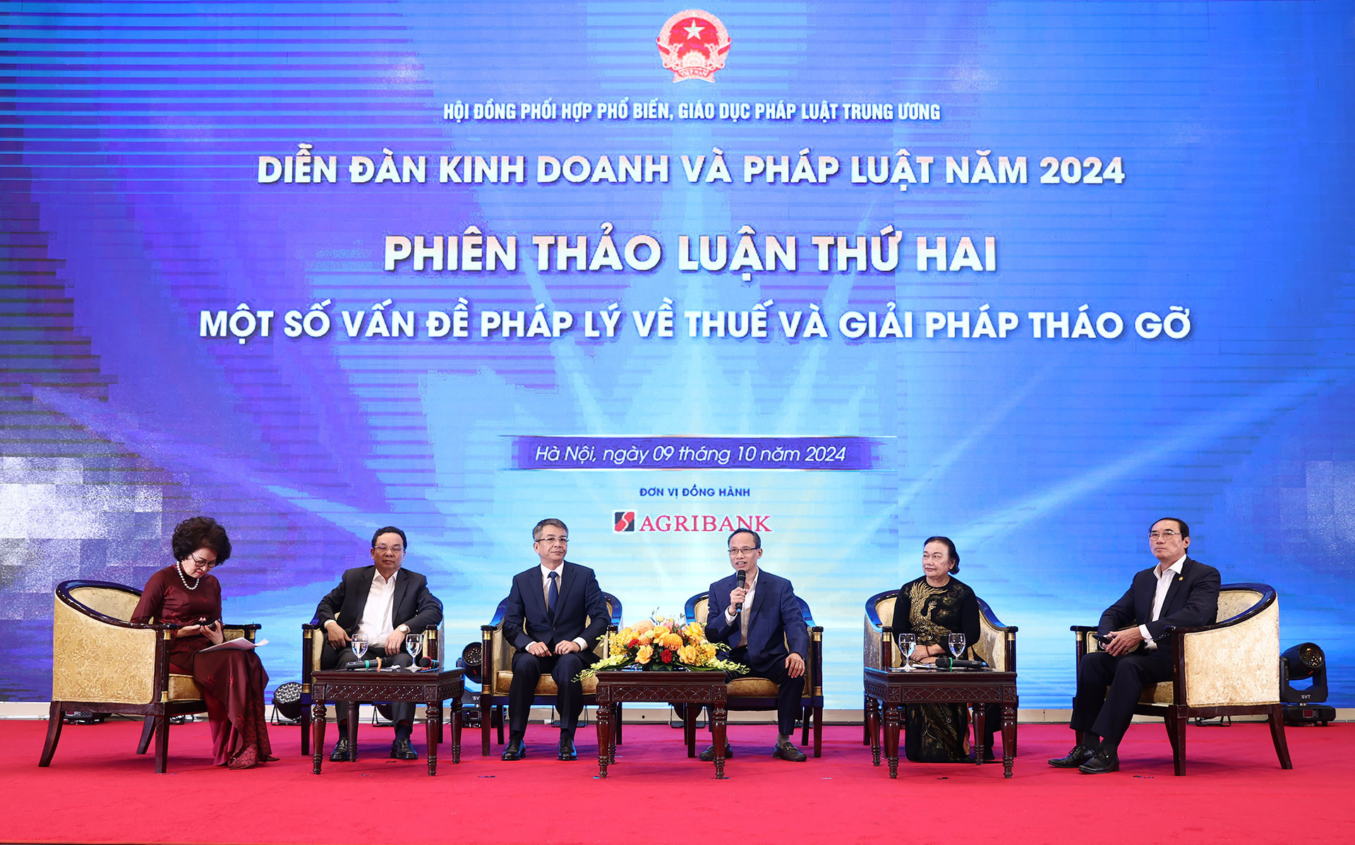 tax officer PhamHai.jpg