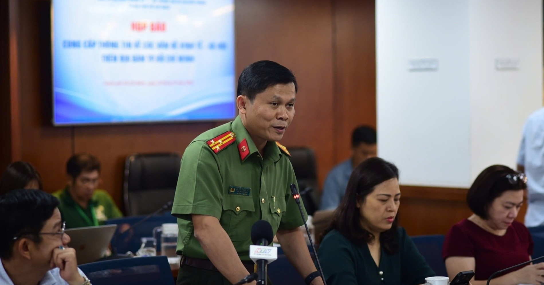 Foreigners behind online gambling operations in Vietnam, police report