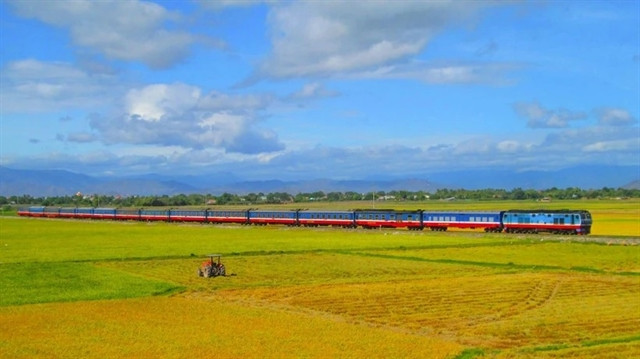 Hanoi and Saigon Railway transport companies set to merge this year