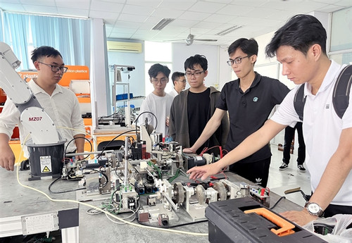 Vietnamese youth set to excel in high-tech industries