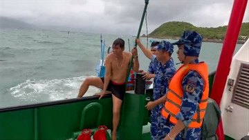 Coast guard saves three fishermen in distress at sea